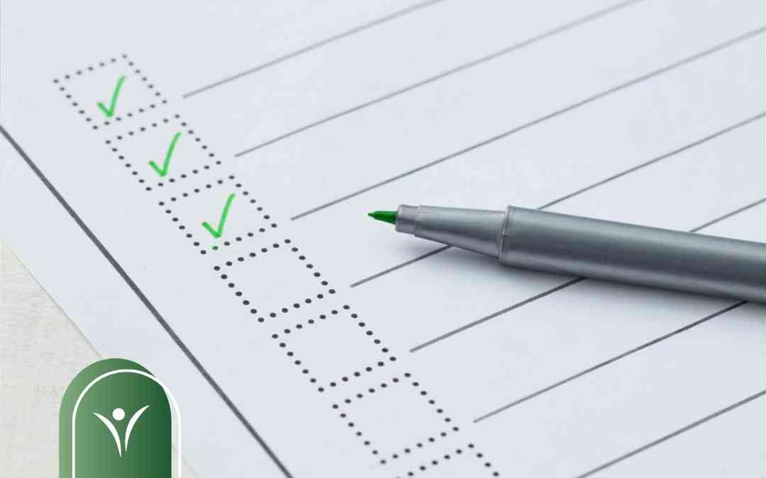 Długopis zaznaczający kolejne punkty na liście kontrolnej – symbol poprawnego kompletowania załączników do wniosku WZON.