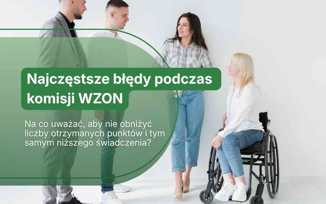 Grafika główna (okładkowa) artykułu, przedstawiająca spotkanie lub komisję z udziałem osoby poruszającej się na wózku.