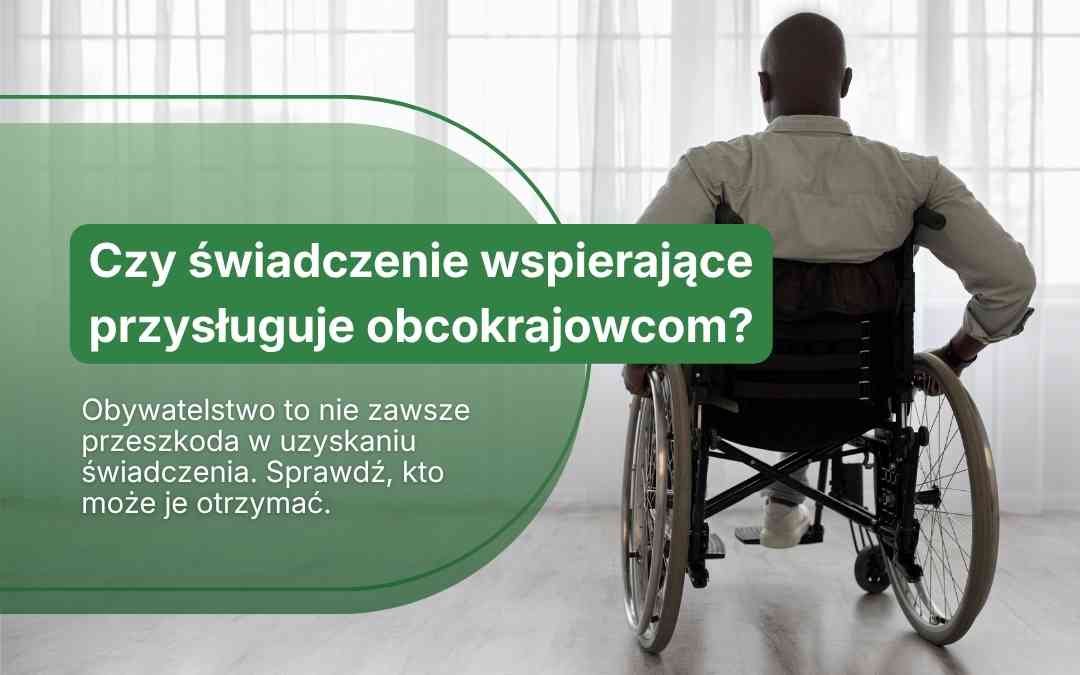 Baner z pytaniem, czy świadczenie wspierające przysługuje obcokrajowcom, prezentujący mężczyznę na wózku inwalidzkim.